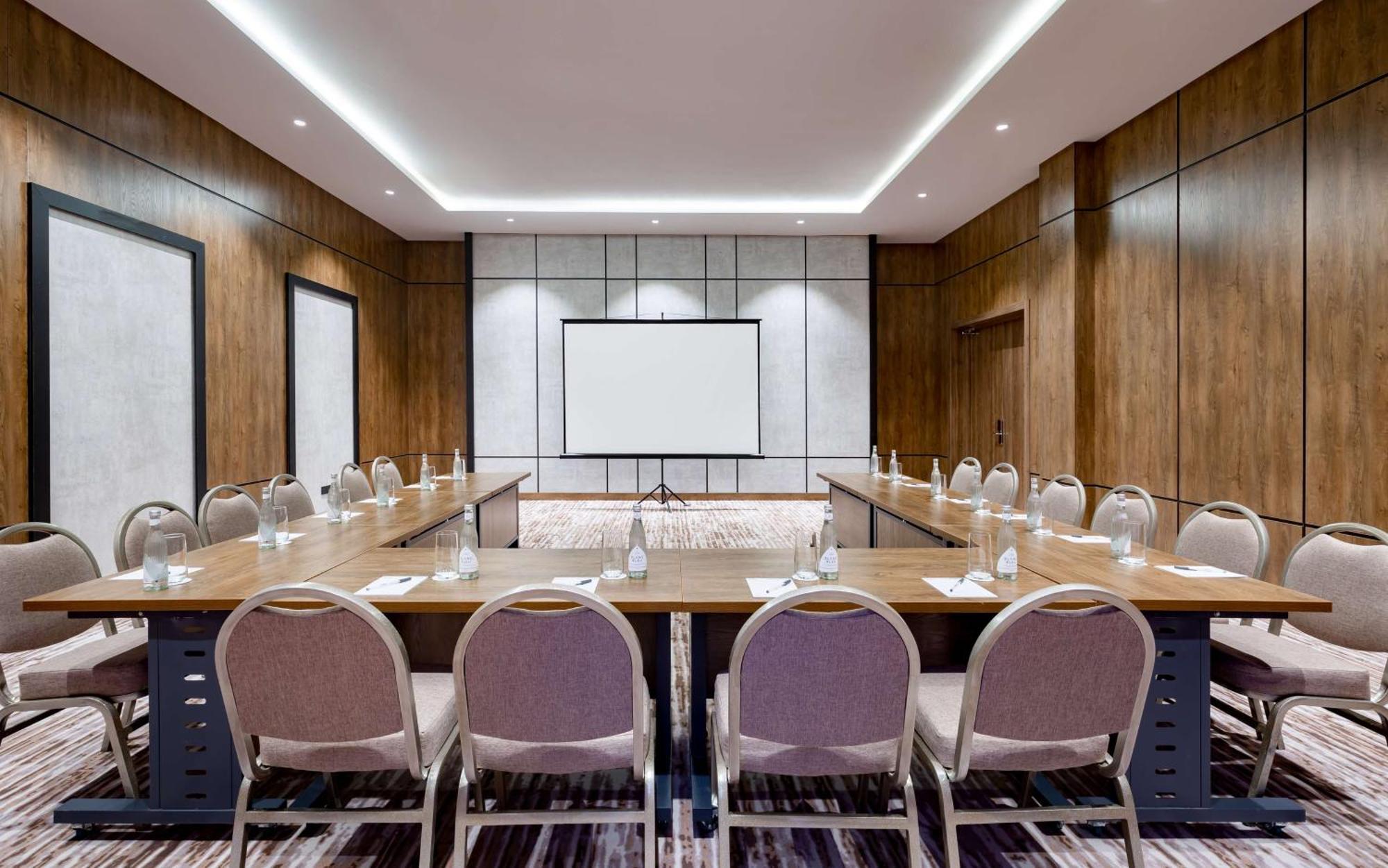 Hilton Garden Inn Szamarkand Kültér fotó
