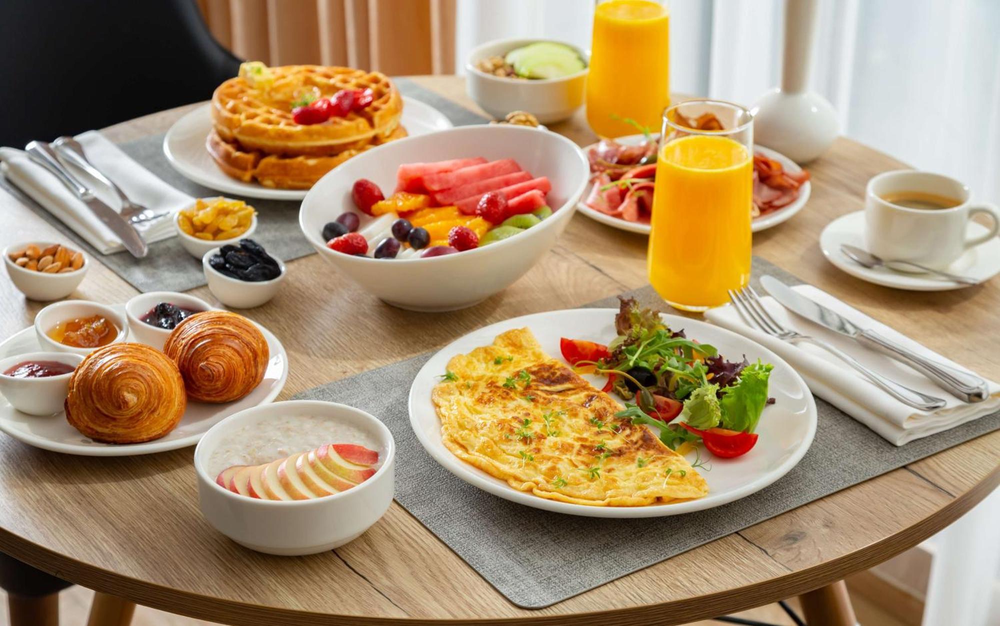 Hilton Garden Inn Szamarkand Kültér fotó